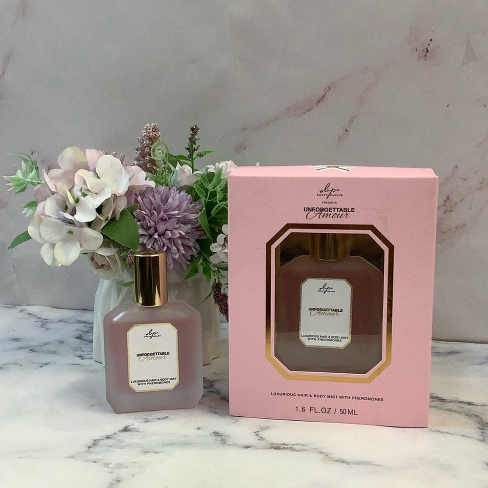 NIB Unforgettable Amour Perfume with Pink Box 1.6 FL OZ Bottle